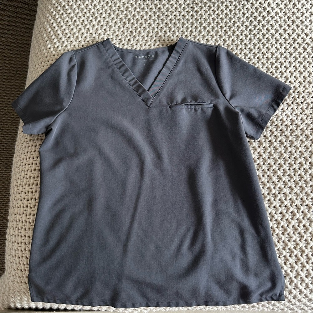 Mandala Women's Gray Short Sleeve Top